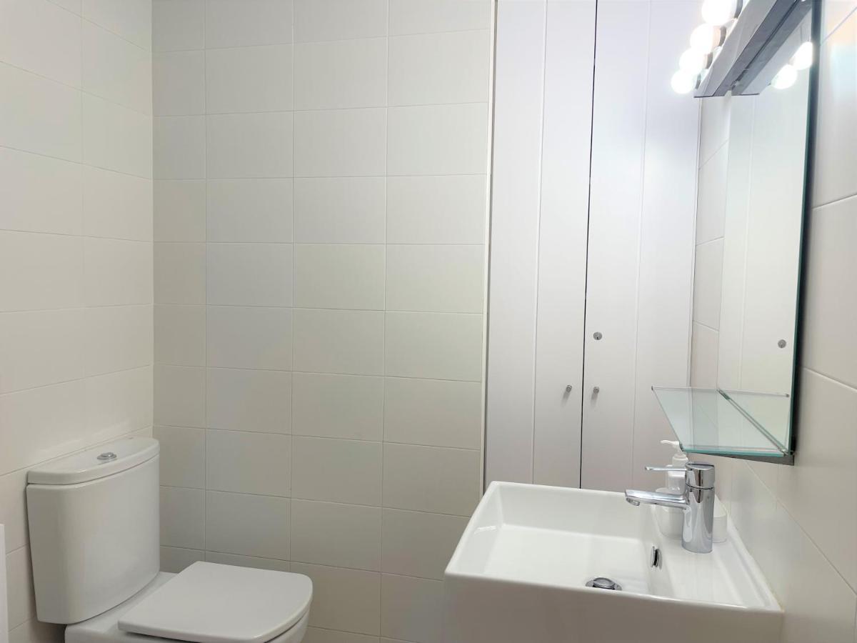 Traire - Apartamento Luminoso Cerca Del Centro カダケス エクステリア 写真